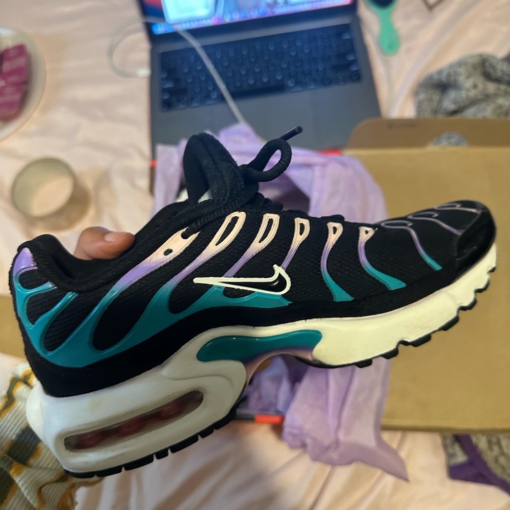Air Max Plus - Picture 2 of 5